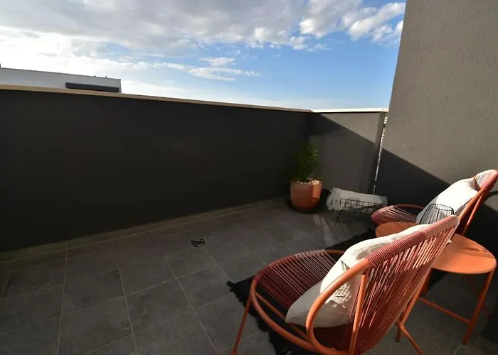 Urban Loft With Garage Place