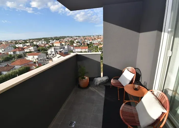 Urban Loft With Garage Place * Zara