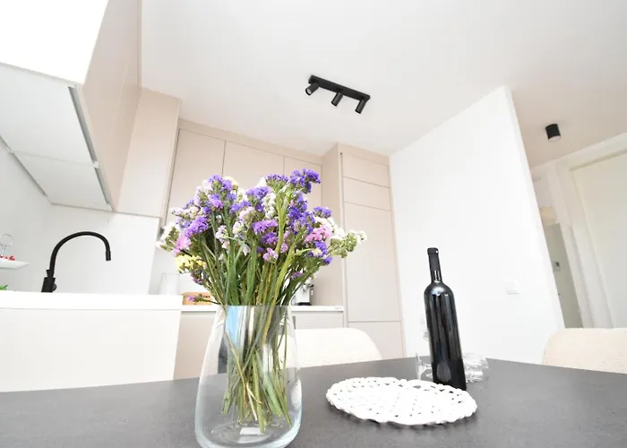 Urban Loft With Garage Place شقة