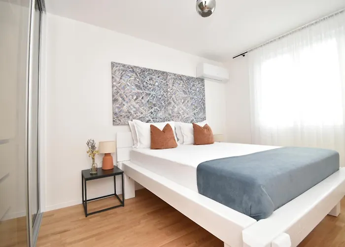 Urban Loft With Garage Place شقة زادار